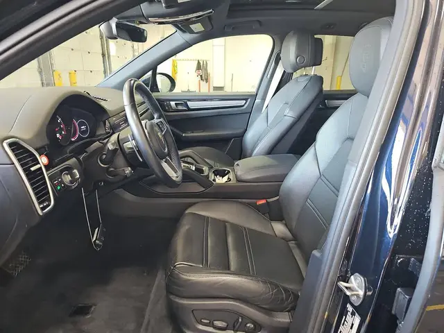 PORSCHE CAYENNE PLATINUM EDITION 2022