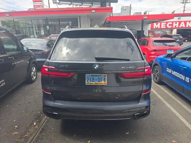 BMW X7 SPORTS ACTIVITY VEHICLE 2021