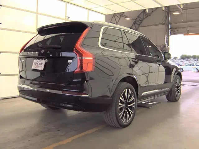 VOLVO XC90 RECHARGE T8 CORE 2023