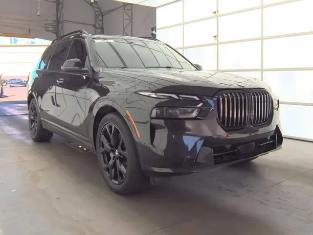 BMW X7 SPORTS ACTIVITY VEHICLE 2023