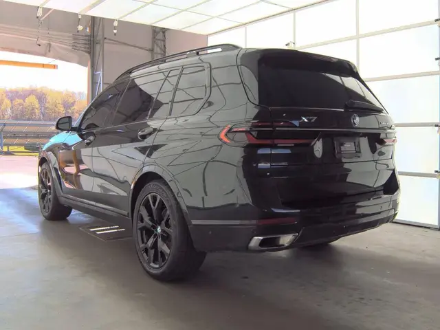 BMW X7 SPORTS ACTIVITY VEHICLE 2023