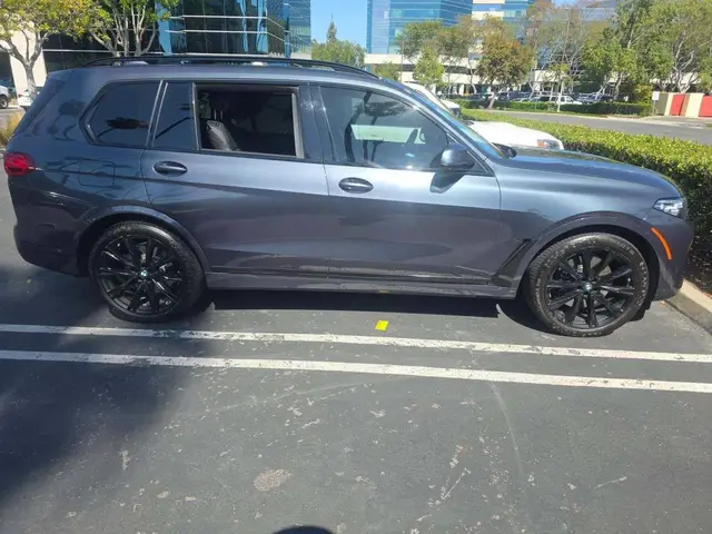 BMW X7 SPORTS ACTIVITY VEHICLE 2022