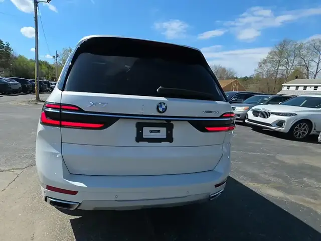 BMW X7 SPORTS ACTIVITY VEHICLE 2023