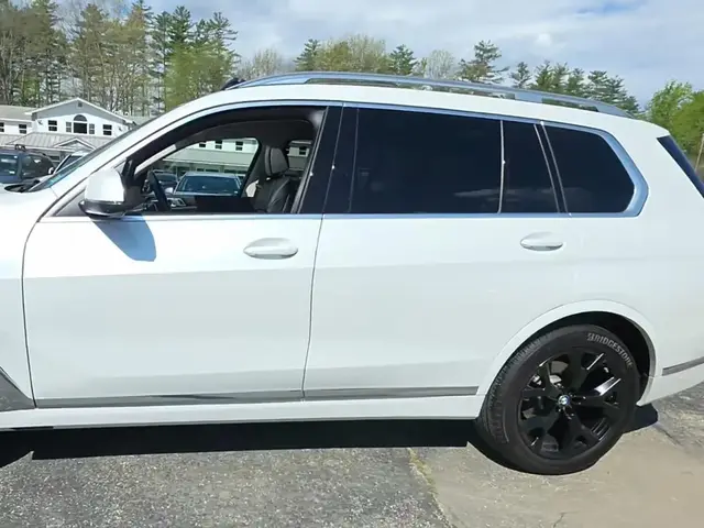 BMW X7 SPORTS ACTIVITY VEHICLE 2023