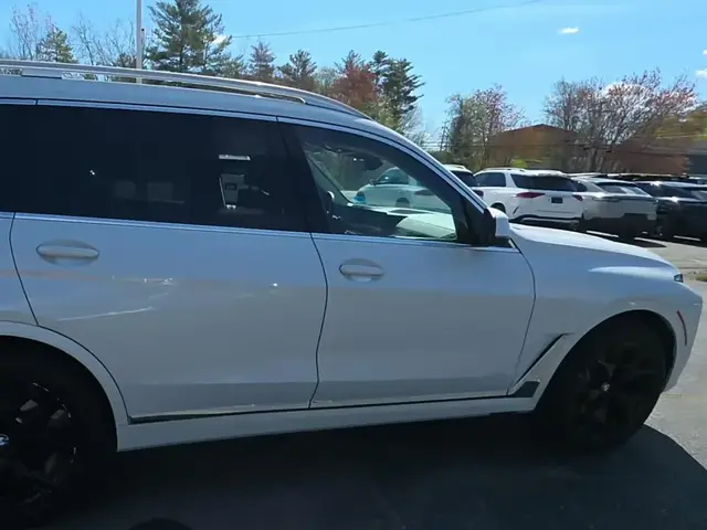 BMW X7 SPORTS ACTIVITY VEHICLE 2023