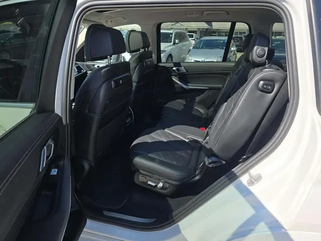 BMW X7 SPORTS ACTIVITY VEHICLE 2023