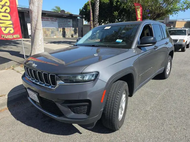 JEEP GRAND CHEROKEE LAREDO 2022