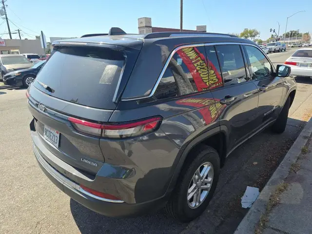 JEEP GRAND CHEROKEE LAREDO 2022