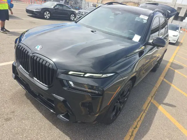 BMW X7 SPORTS ACTIVITY VEHICLE 2023