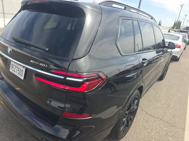 BMW X7 SPORTS ACTIVITY VEHICLE 2023