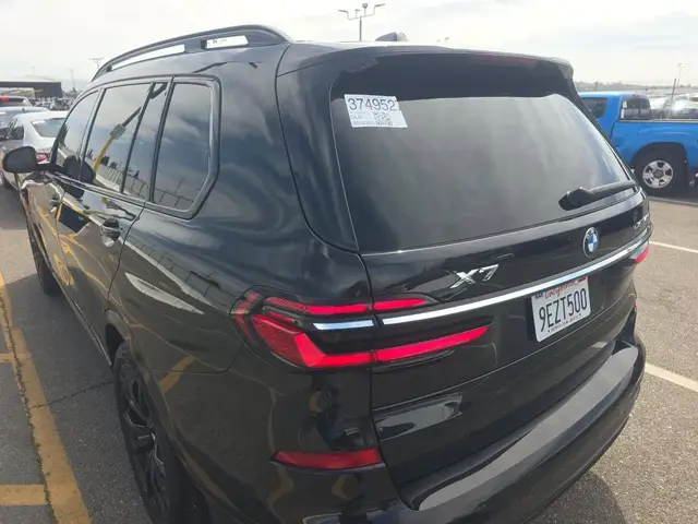 BMW X7 SPORTS ACTIVITY VEHICLE 2023