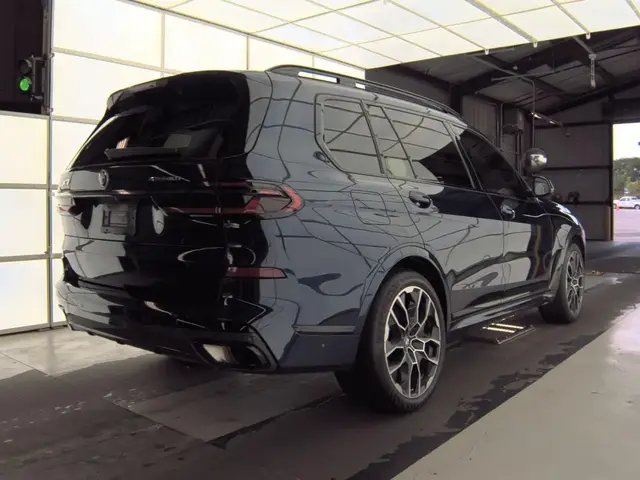 BMW X7 SPORTS ACTIVITY VEHICLE 2024