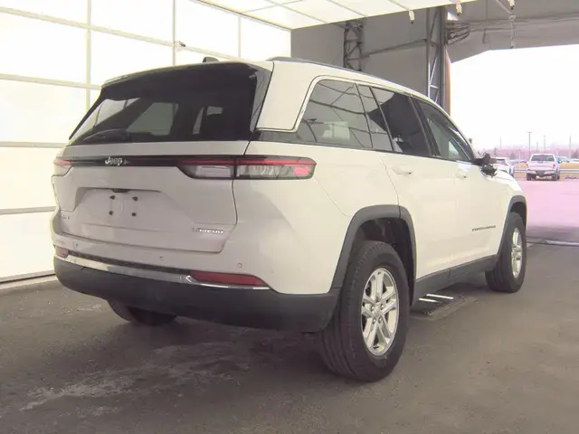 JEEP GRAND CHEROKEE LAREDO 2022
