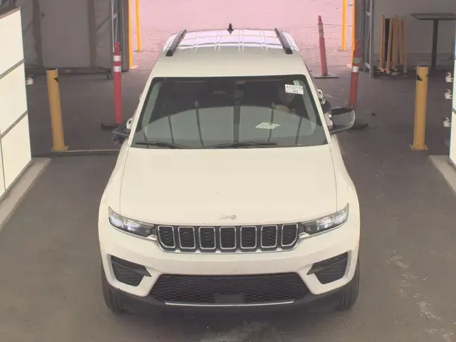 JEEP GRAND CHEROKEE LAREDO 2022