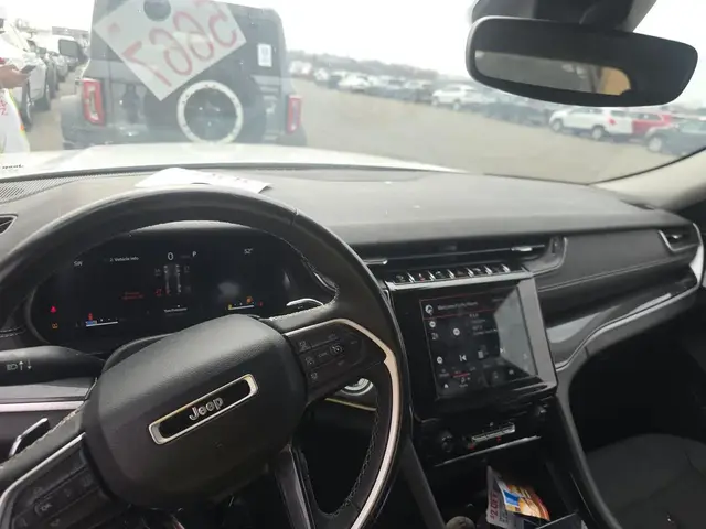 JEEP GRAND CHEROKEE LAREDO 2022