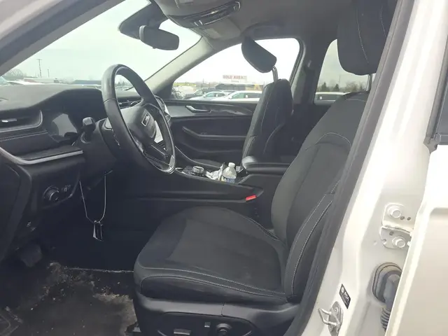 JEEP GRAND CHEROKEE LAREDO 2022
