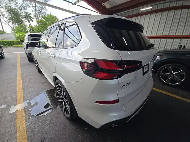 BMW X5 SPORTS ACTIVITY VEHICLE 2024
