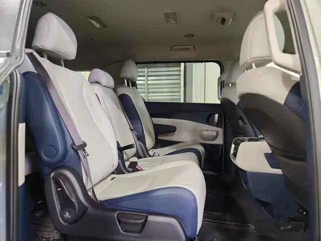 KIA CARNIVAL EX 2025