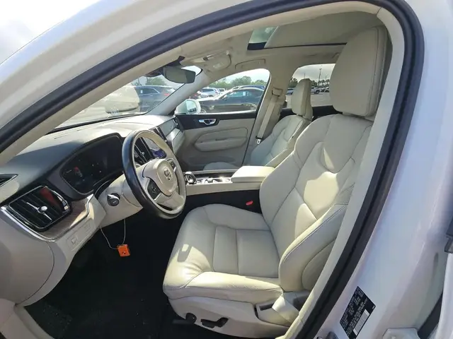 VOLVO XC60 B5 MOMENTUM 2022