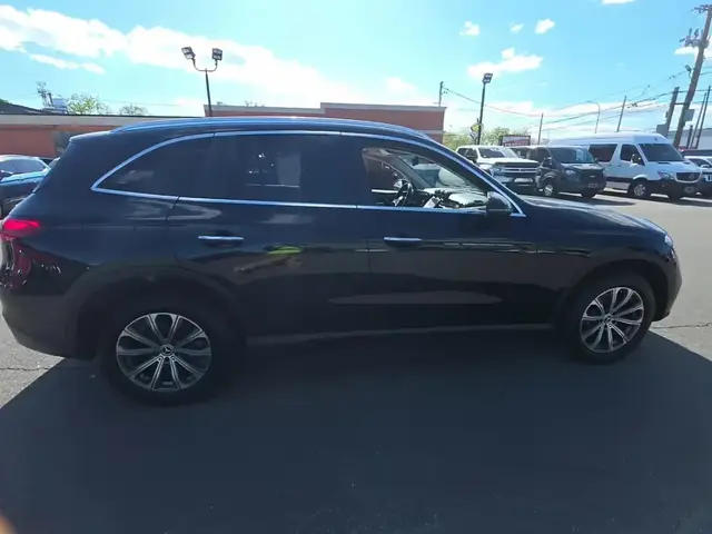 MERCEDES-BENZ GLC 300 2023