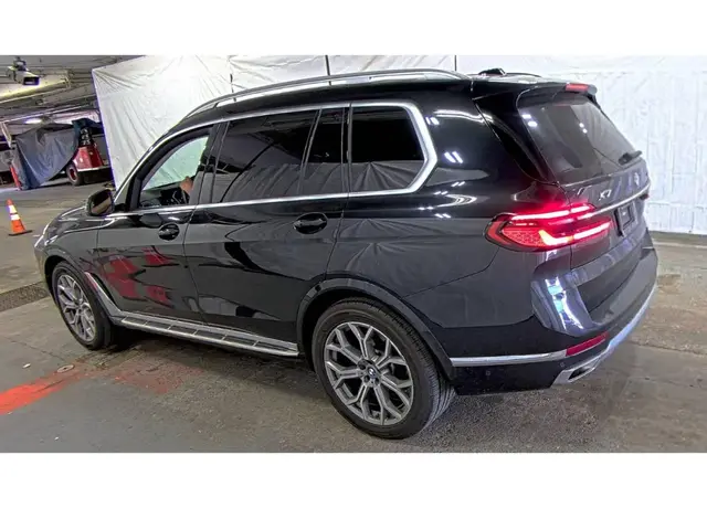 BMW X7 SPORTS ACTIVITY VEHICLE 2023