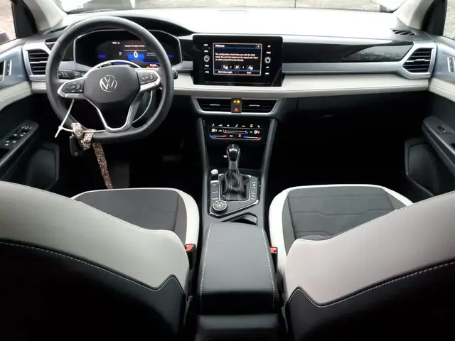 VOLKSWAGEN TAOS SE 2025