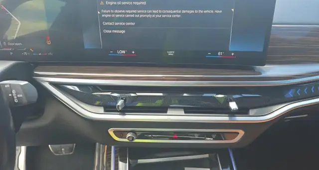 BMW X7 БЕЛЫЙ КУЗОВ КОРИЧНЕВЫЙ КОЖАНЫЙ САЛОН. ПАКЕТ M SPORT ДИСКИ R23 ПАНОРАМА ПРОЕКЦИЯ МУЗЫКА HARMAN/KARDON 2023
