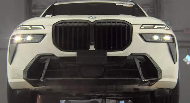 BMW X7 БЕЛЫЙ КУЗОВ КОРИЧНЕВЫЙ КОЖАНЫЙ САЛОН. ПАКЕТ M SPORT ДИСКИ R23 ПАНОРАМА ПРОЕКЦИЯ МУЗЫКА HARMAN/KARDON 2023