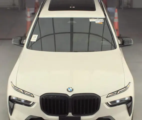 BMW X7 БЕЛЫЙ КУЗОВ КОРИЧНЕВЫЙ КОЖАНЫЙ САЛОН. ПАКЕТ M SPORT ДИСКИ R23 ПАНОРАМА ПРОЕКЦИЯ МУЗЫКА HARMAN/KARDON 2023