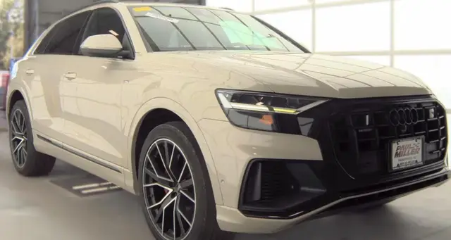 AUDI Q8 БЕЖЕВЫЙ КУЗОВ ЧЕРНЫЙ САЛОН. ПАКЕТАХ PREMIUM PLUS И S LINE (ДИСКИ R22 КРАСНЫЕ СУППОРТЫ АНТИХРОМ МУЗЫК 2022