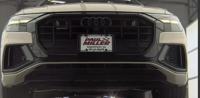 AUDI Q8 БЕЖЕВЫЙ КУЗОВ ЧЕРНЫЙ САЛОН. ПАКЕТАХ PREMIUM PLUS И S LINE (ДИСКИ R22 КРАСНЫЕ СУППОРТЫ АНТИХРОМ МУЗЫК 2022