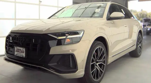 AUDI Q8 БЕЖЕВЫЙ КУЗОВ ЧЕРНЫЙ САЛОН. ПАКЕТАХ PREMIUM PLUS И S LINE (ДИСКИ R22 КРАСНЫЕ СУППОРТЫ АНТИХРОМ МУЗЫК 2022