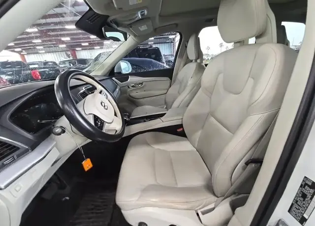 VOLVO XC90 T5 MOMENTUM 7-PASSENGER 2021