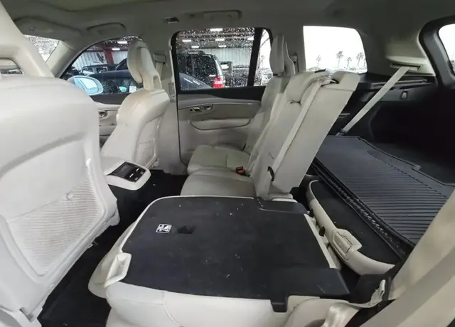 VOLVO XC90 T5 MOMENTUM 7-PASSENGER 2021
