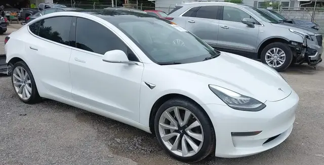 TESLA MODEL 3 БЕЛЫЙ КУЗОВ ПАНОРАМНАЯ КРЫША АВТОПИЛОТ ПРЕМИАЛЬНЫЙ САЛОН ЛИТЫЕ ДИСКИ 2020