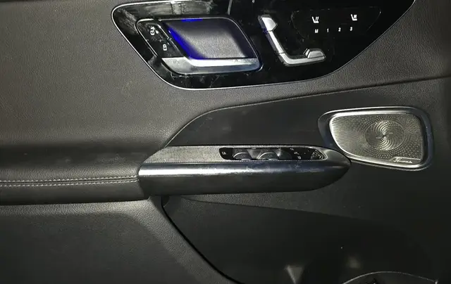 MERCEDES-BENZ GLC 300 2023