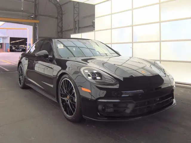 PORSCHE PANAMERA PLATINUM EDITION 2023