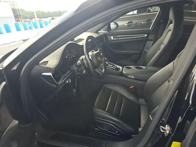 PORSCHE PANAMERA PLATINUM EDITION 2023