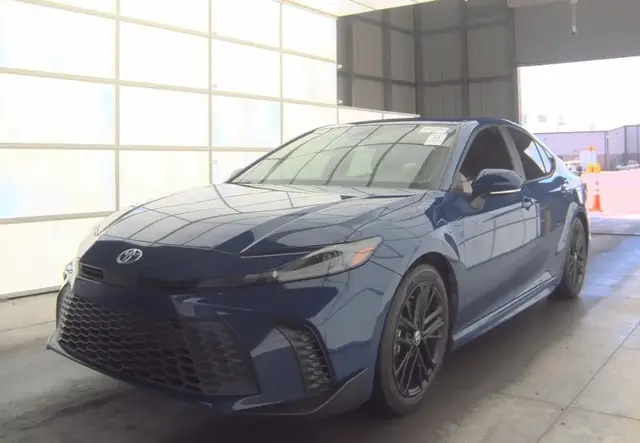 TOYOTA CAMRY SE 2025