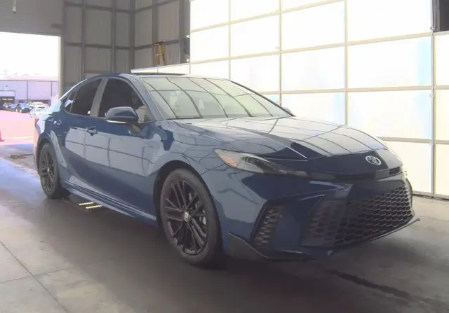 TOYOTA CAMRY SE 2025
