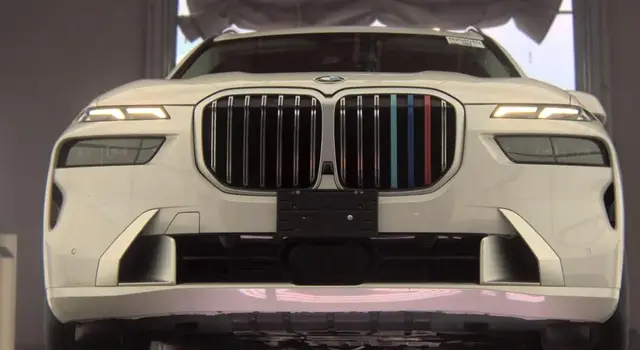 BMW X7 КОЖАНЫЙ САЛОН ПАНОРАМА 3-ЗОННЫЙ КЛИМАТ ПАРКТРОНИКИ ПЕРЕД/ЗАД УДЕРЖАНИЕ В ПОЛОСЕ СИСТЕМА ПРЕДУПРЕЖДЕН 2023