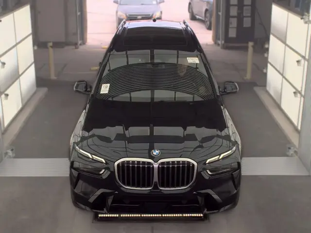 BMW X7 SPORTS ACTIVITY VEHICLE 2023