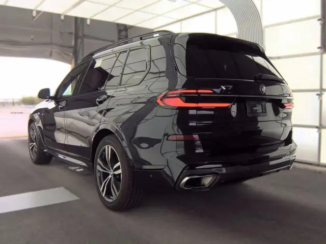 BMW X7 SPORTS ACTIVITY VEHICLE 2023