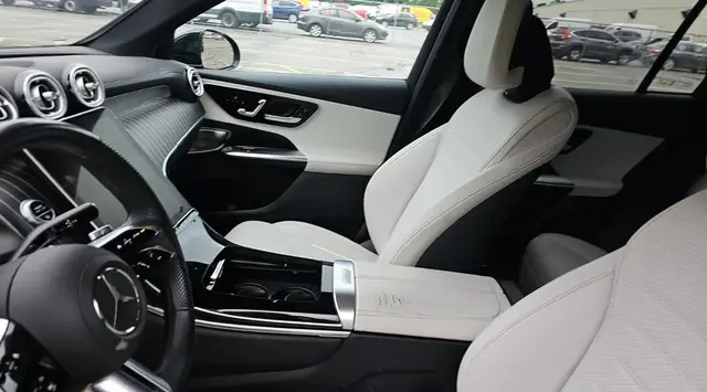 MERCEDES-BENZ GLC 300 2023