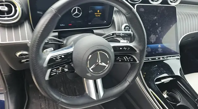 MERCEDES-BENZ GLC 300 2023