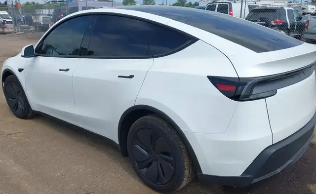 TESLA MODEL Y LONG RANGE 2026