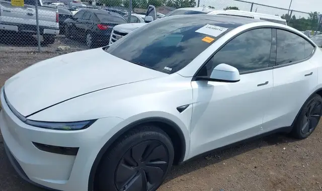 TESLA MODEL Y LONG RANGE 2026