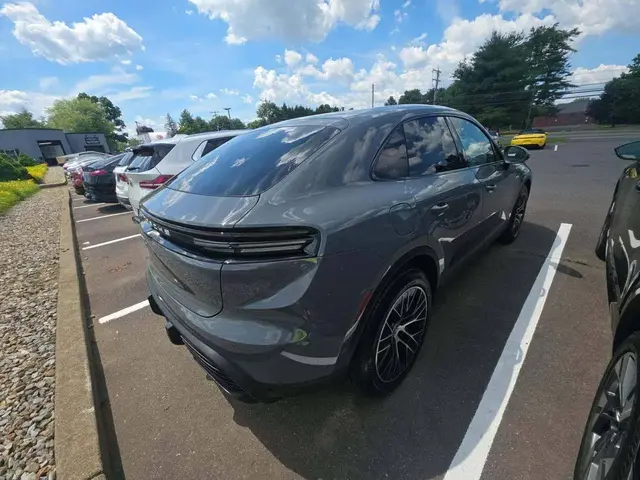 PORSCHE MACAN 4 ELECTRIC 2025