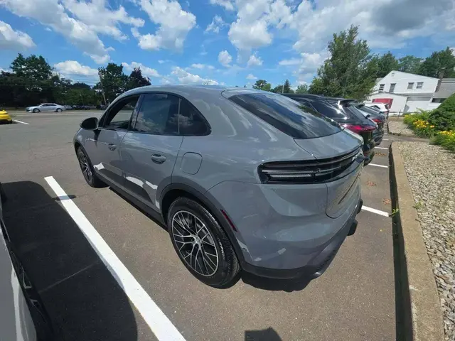 PORSCHE MACAN 4 ELECTRIC 2025