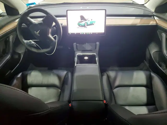 TESLA MODEL 3 2023